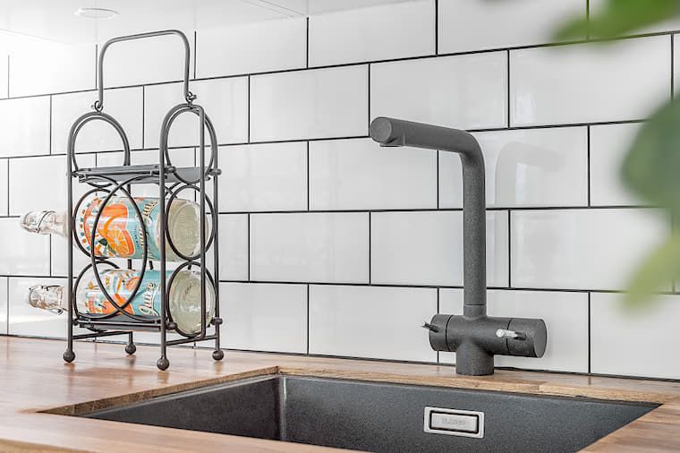 Finbostad Attefallshus eleganta köksdetaljer